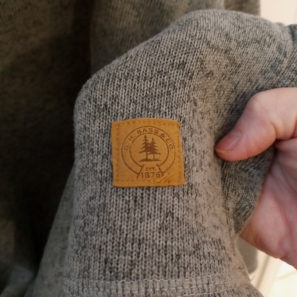G.H. Bass pullover - Picture 4 of 4